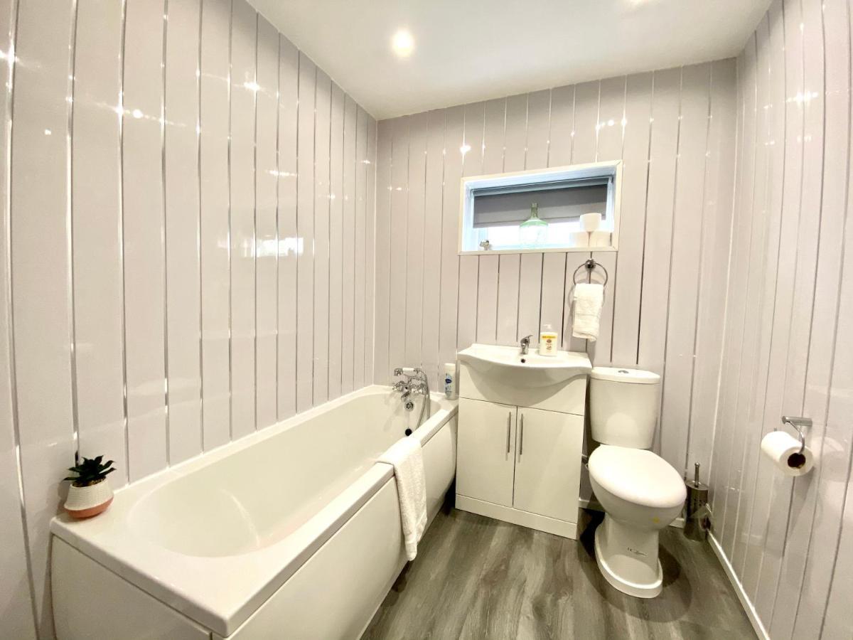 4 Bed Family House Near Beach By Blackpool Service Apartments 外观 照片