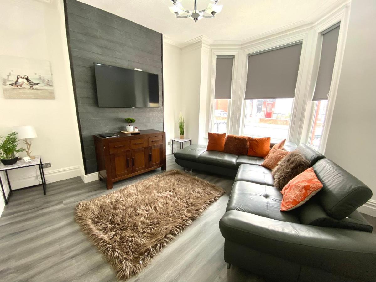 4 Bed Family House Near Beach By Blackpool Service Apartments 外观 照片